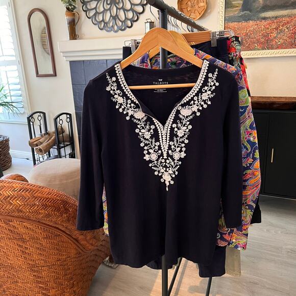 Talbots Top Womens Size MP Navy Split-Neck Embroidered Tunic Floral Detail - Picture 16 of 16